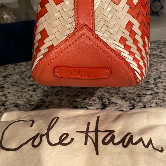 🎉HP✨NEW✨Cole Haan✨NWT!✨Genevieve RARE! Woven Leather Diamond Weave Triangle Bag - Picture 6 of 11